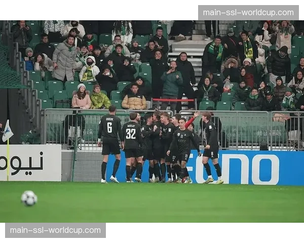 官方:因球迷向场内投掷杂物,马赛队被扣除一个联赛积分