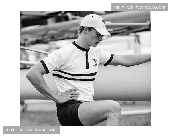 特写:弗拉霍维奇进球后,展示印有患病儿童名字的纪念T恤 特写:弗拉霍维奇进球后,展示印有患病儿童名字的纪念T恤